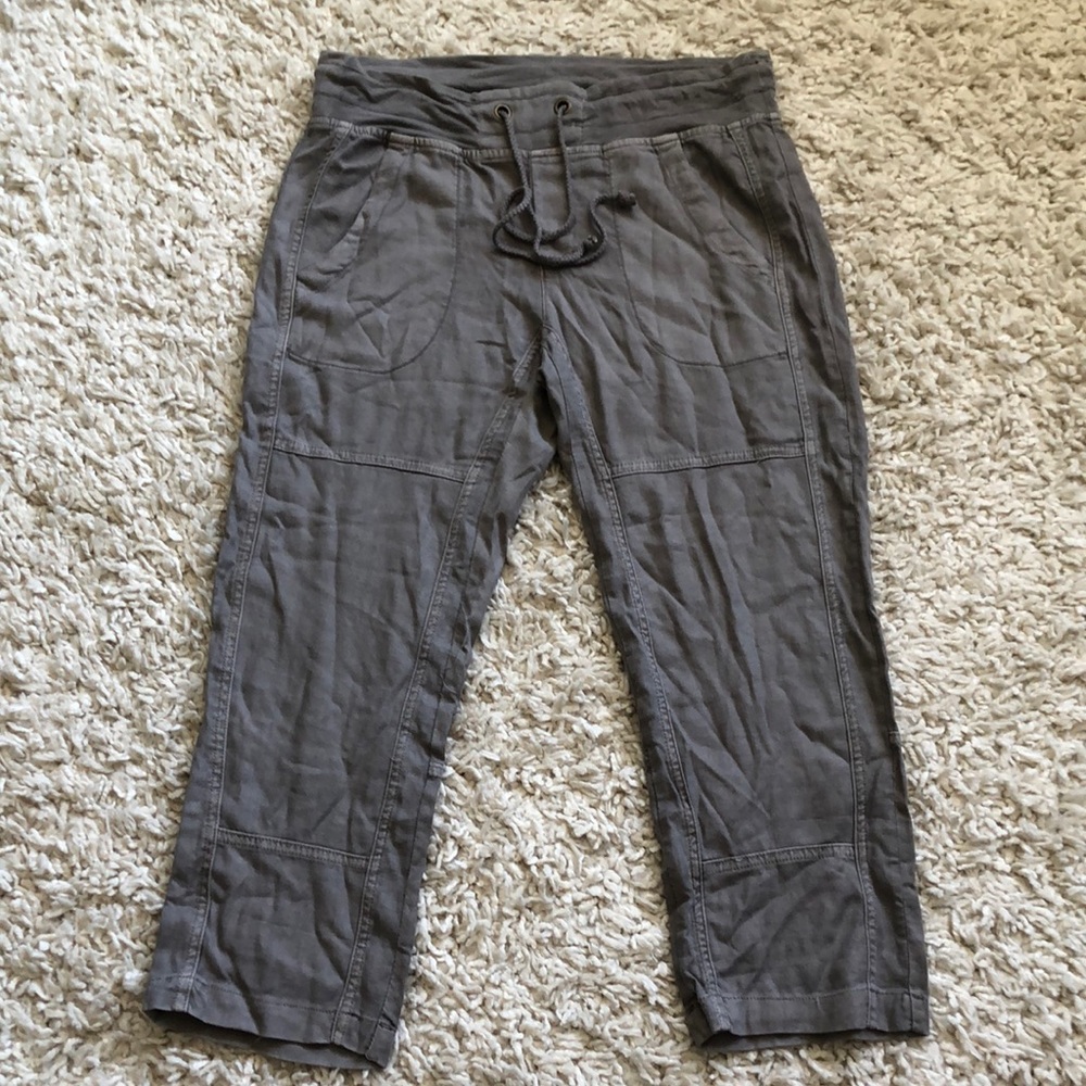 XCVI gray capri pants